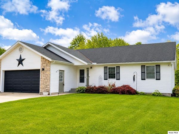 749 Country Club Dr, Howard, OH 43028