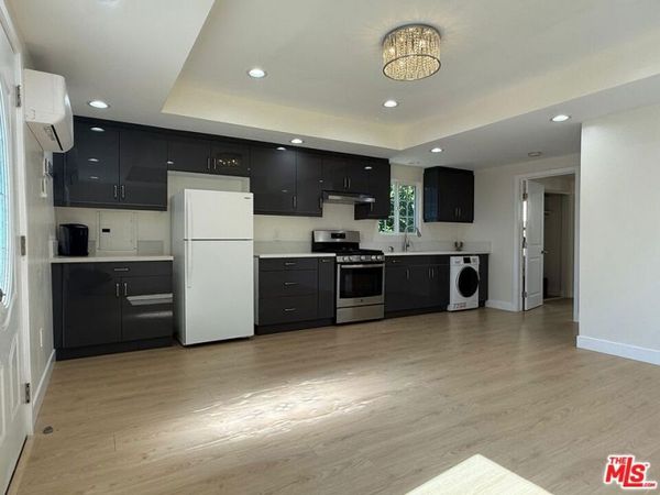 6500 Teesdale Avenue, North Hollywood, CA 91606