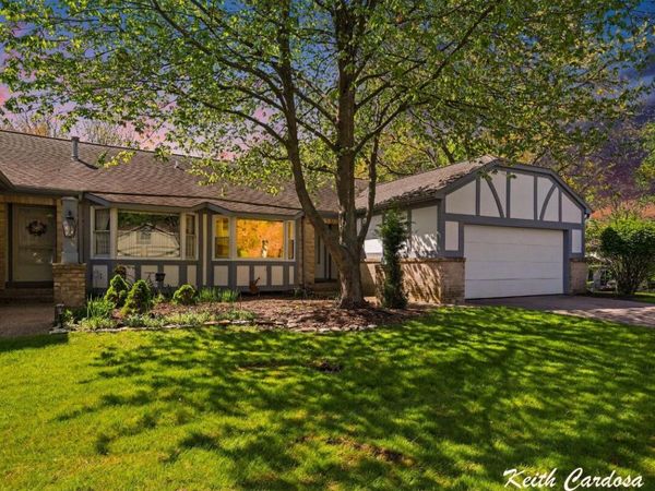 3119 W Maple Villa Drive SE, Grand Rapids, MI 49508