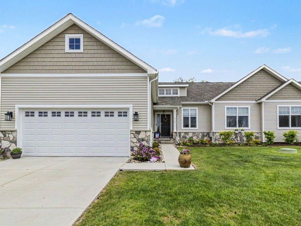 5725 Trail Side Lane, Whitmore Lake, MI 48189