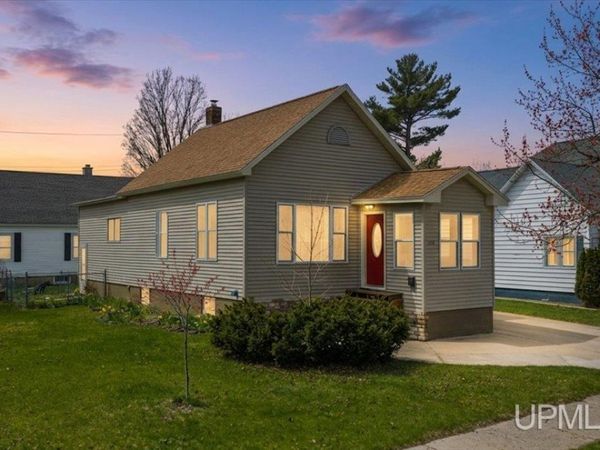 722 S 16 Street, Escanaba, MI 49829