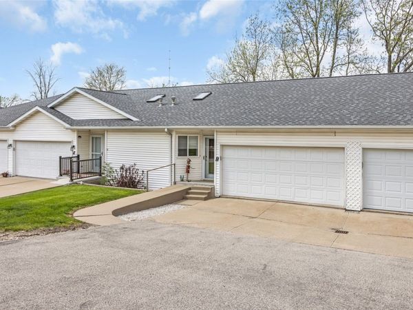 396 Teakwood Ln , Unit D, Cedar Rapids, IA 52402