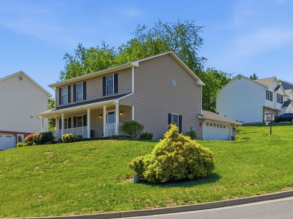 1623 Bush Farm DR , Vinton, VA 24179