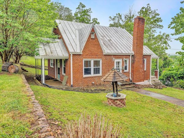 114 W CHURCH ST , Rocky Mount, VA 24151