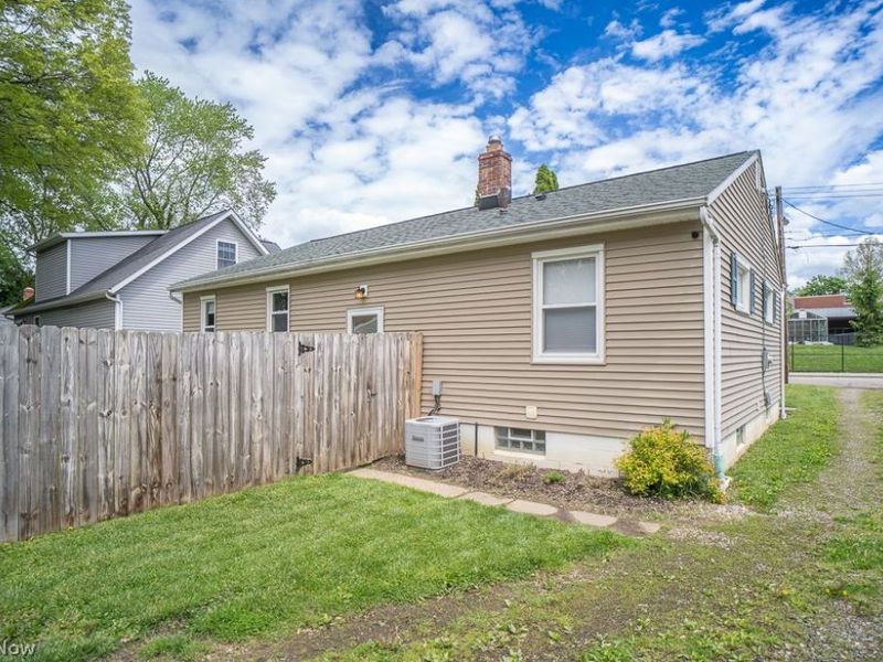 284 McDowell Avenue, Akron, OH 44313 Photo 2