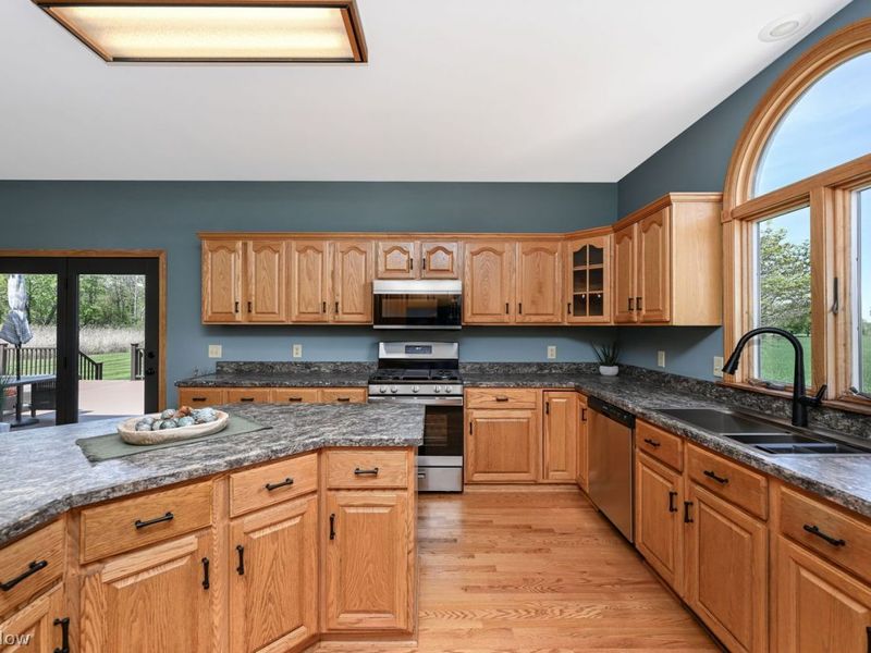 5057 Smith Kramer Street NE, Hartville, OH 44632 Photo 10
