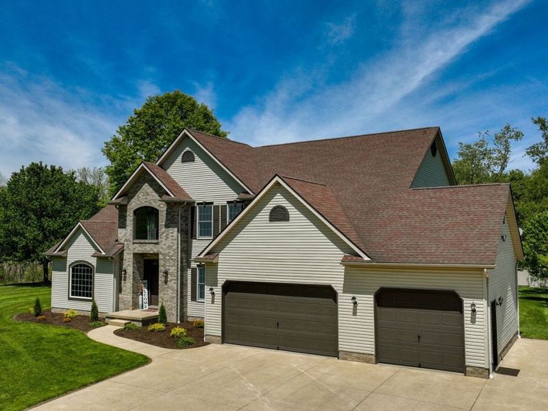 5057 Smith Kramer Street NE, Hartville, OH 44632 Photo 2