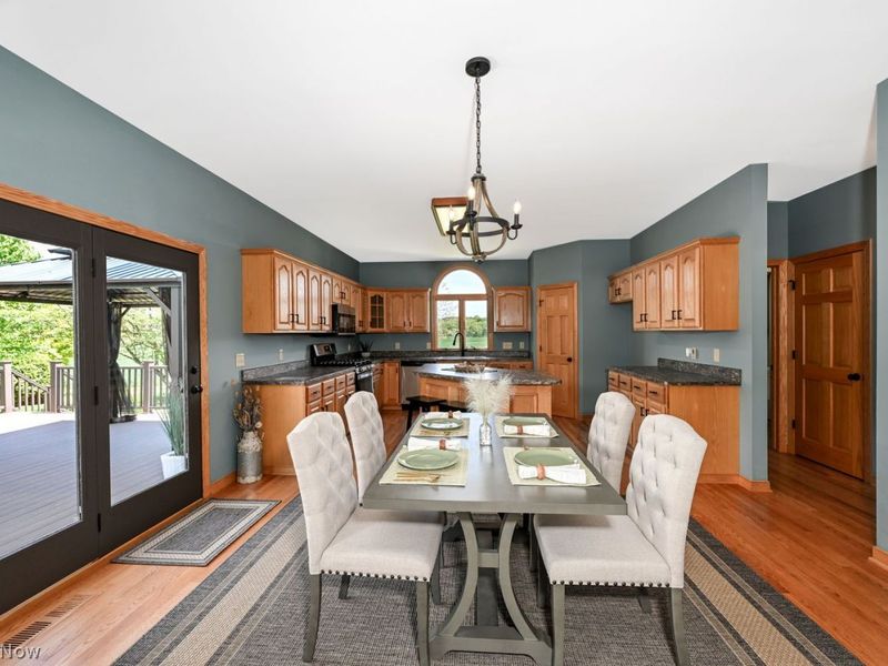 5057 Smith Kramer Street NE, Hartville, OH 44632 Photo 8