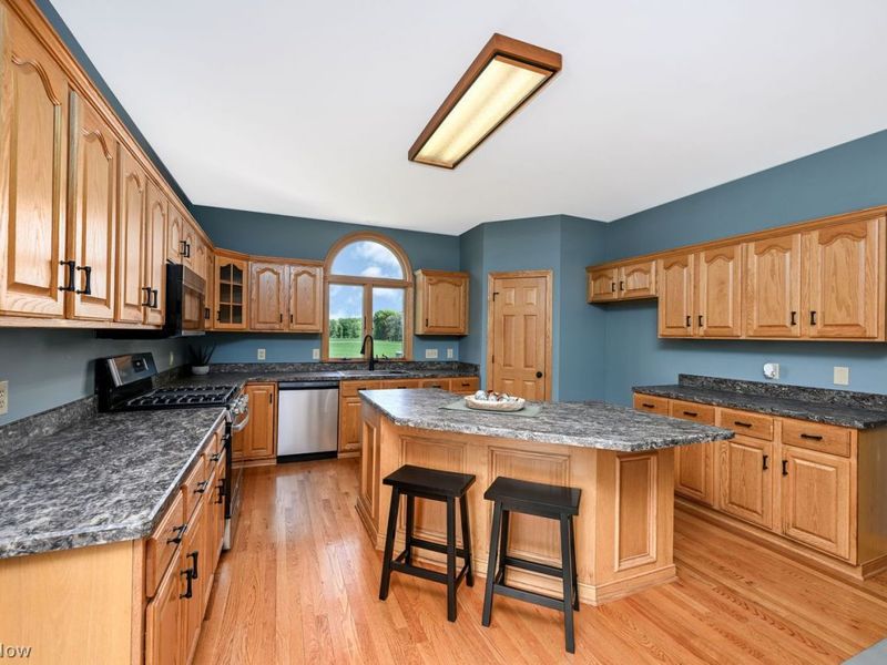 5057 Smith Kramer Street NE, Hartville, OH 44632 Photo 9