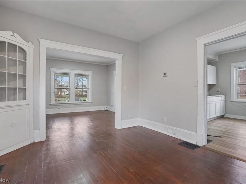 8210 Dorver Avenue , Cleveland, OH 44105 Photo 10