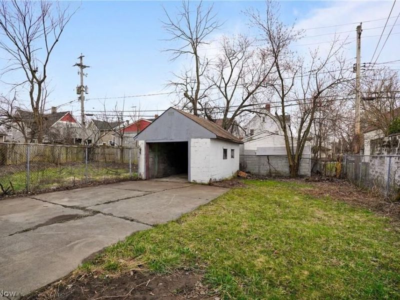 8210 Dorver Avenue , Cleveland, OH 44105 Photo 26