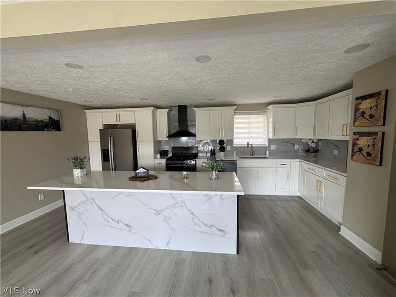 35 Santin Circle , Bedford, OH 44146 Photo 4
