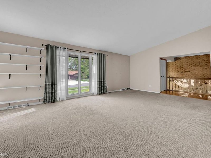 8309 Pin Oak Drive , Parma, OH 44130 Photo 10