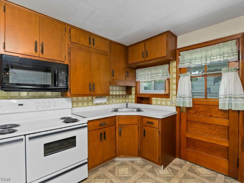 2010 Utica Avenue , Lorain, OH 44052 Photo 7