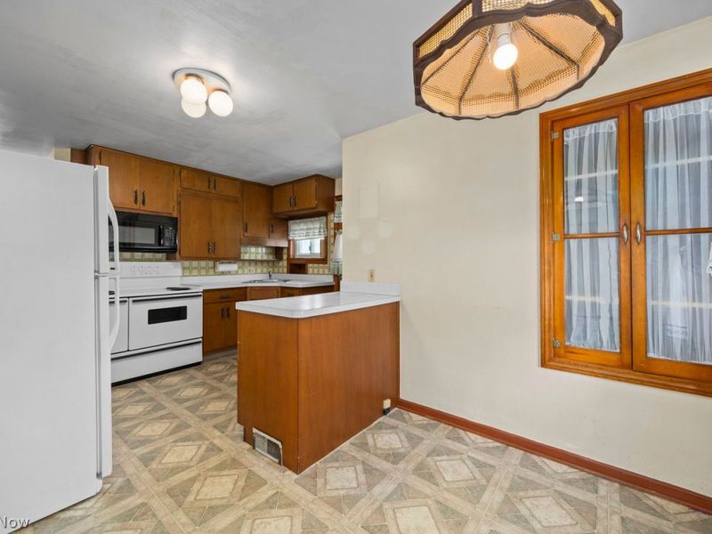 2010 Utica Avenue , Lorain, OH 44052 Photo 9