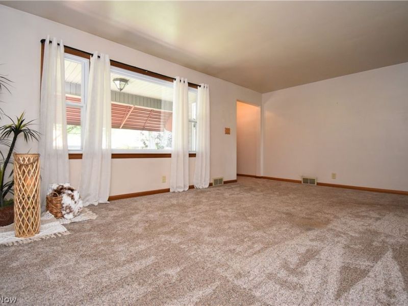 211 Parish Avenue , Hubbard, OH 44425 Photo 10