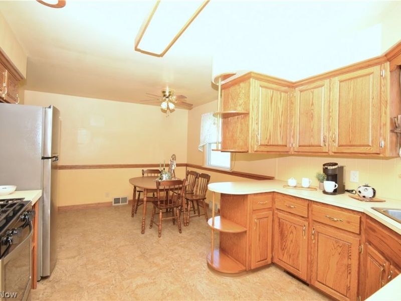 211 Parish Avenue , Hubbard, OH 44425 Photo 17
