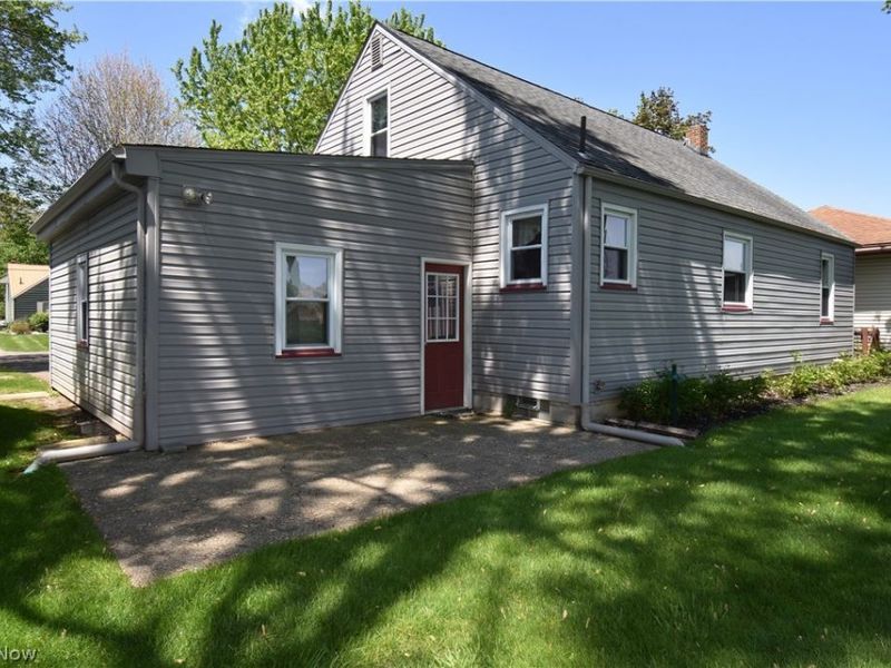 211 Parish Avenue , Hubbard, OH 44425 Photo 5