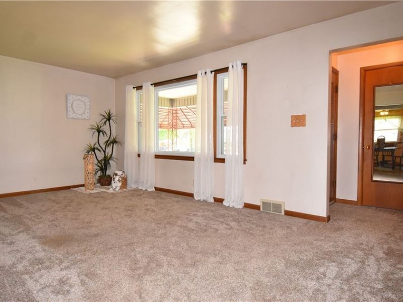 211 Parish Avenue , Hubbard, OH 44425 Photo 7