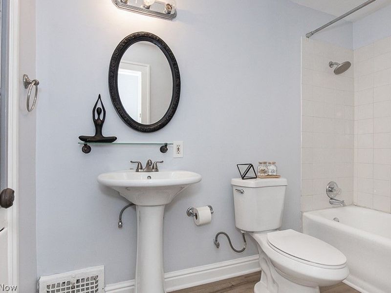 10612 Clifton Boulevard , Cleveland, OH 44102 Photo 11