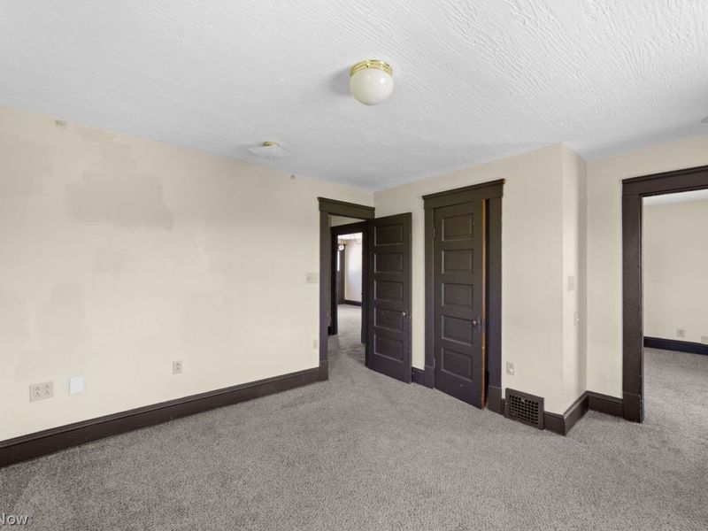 5977 Ridge Road , Parma, OH 44129 Photo 12