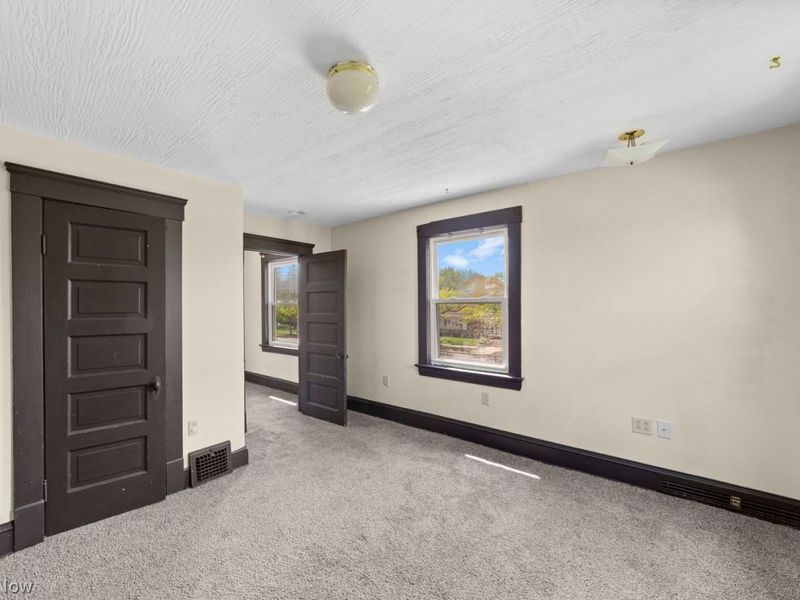 5977 Ridge Road , Parma, OH 44129 Photo 13