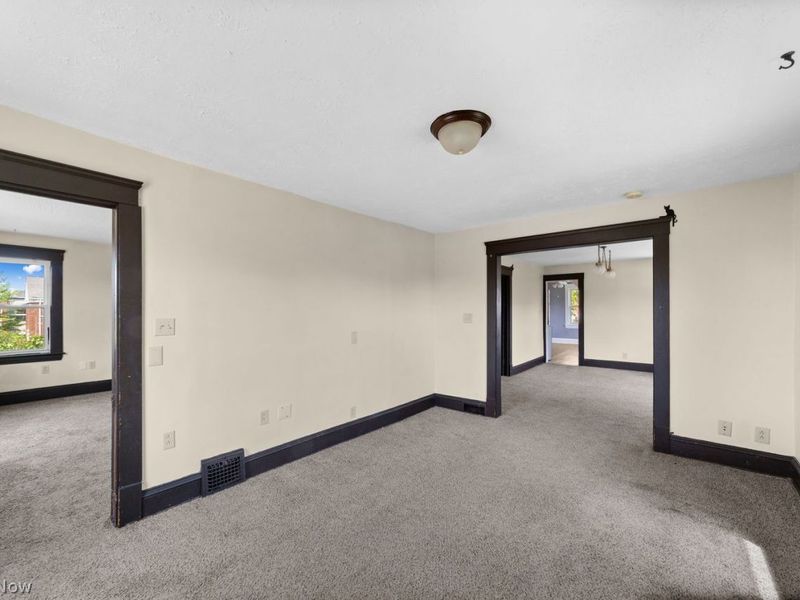5977 Ridge Road , Parma, OH 44129 Photo 17