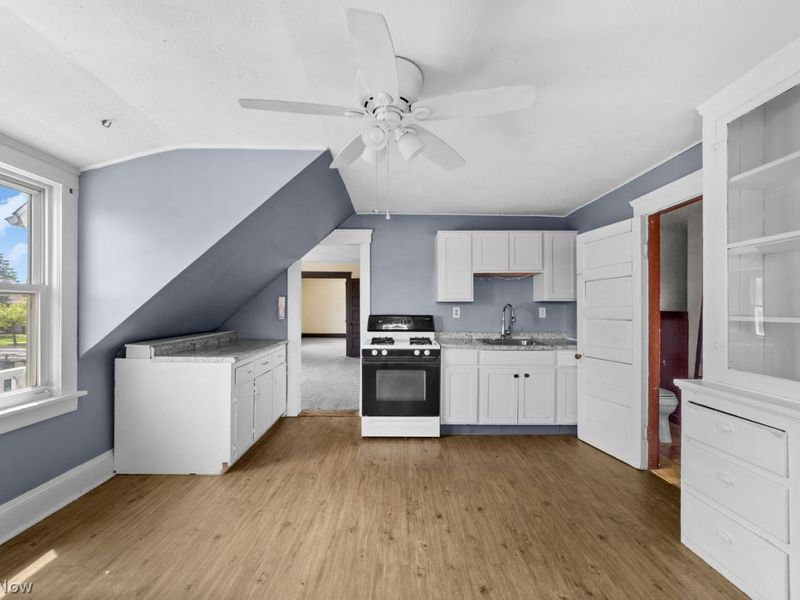 5977 Ridge Road , Parma, OH 44129 Photo 4