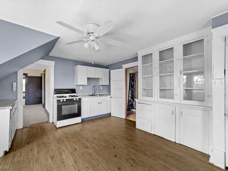 5977 Ridge Road , Parma, OH 44129 Photo 5