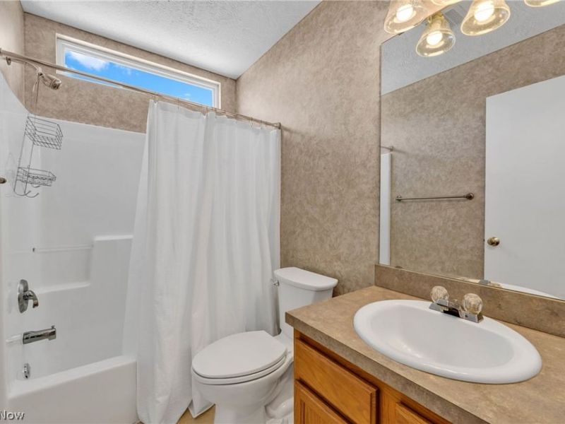 386 Weatherstone Drive , Wadsworth, OH 44281 Photo 26