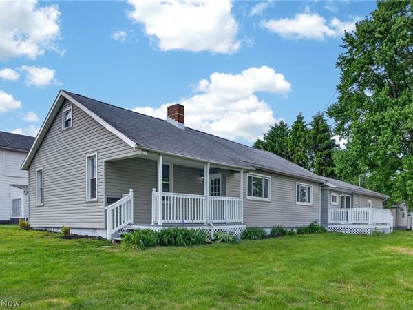 533 W Bank Street , Uhrichsville, OH 44683