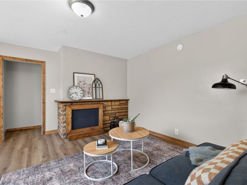 533 W Bank Street, Uhrichsville, OH 44683 Photo 8