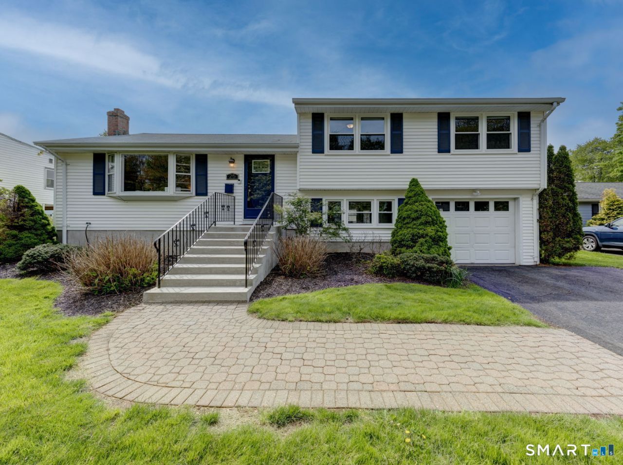 25 King Edward, West Hartford, CT 06117 Main Photo