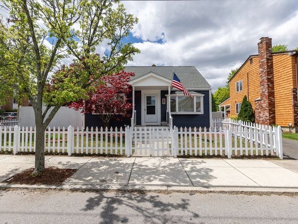27 Bowdoin St, Winthrop, MA 02152