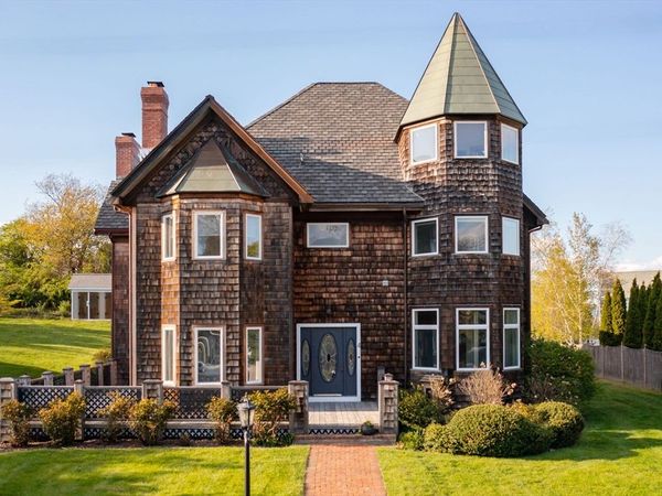 4 Harborview Road, Hull, MA 02045