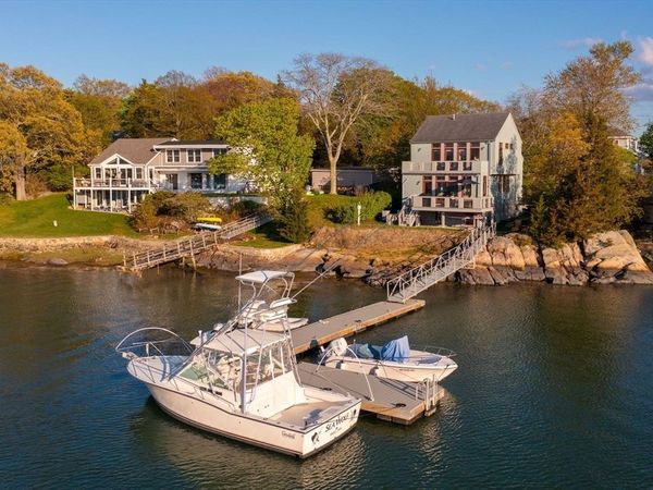 202 N Truro St, Hull, MA 02045