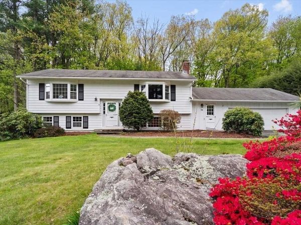34 Fort Sumter Dr, Holden, MA 01520