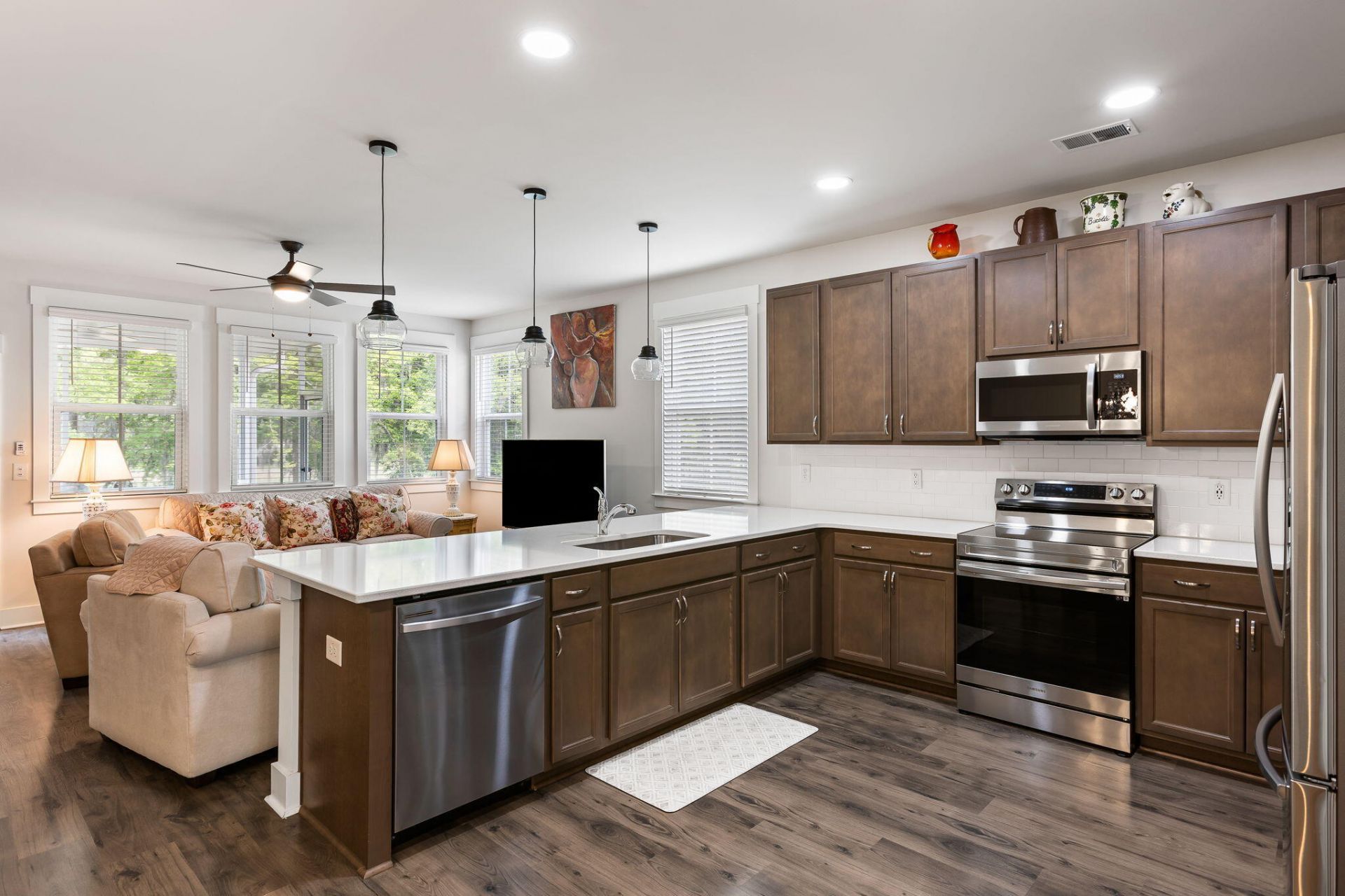 7789 Park Gate Drive Photo 4
