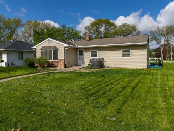 522 1st Street SE, Madelia, MN 56062