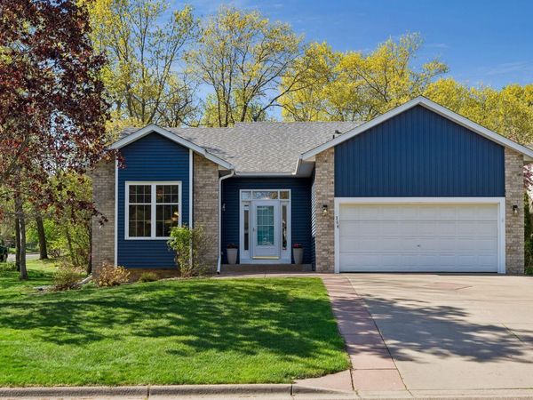 354 East Avenue Circle, Mahtomedi, MN 55115