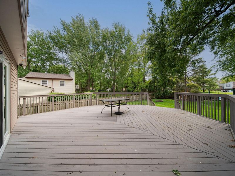 8249 Big Horn Court , Powell, OH 43065 Photo 5