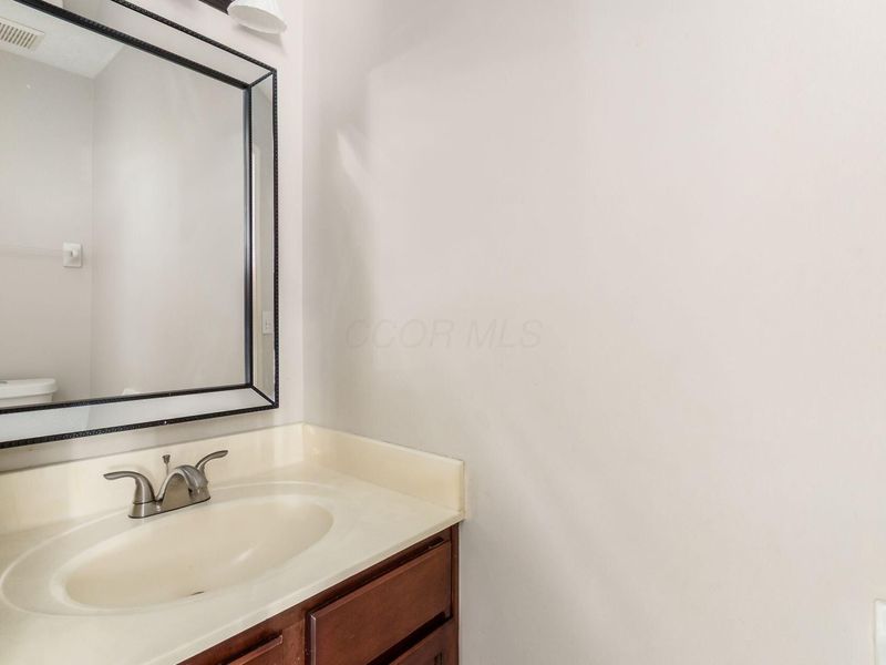 1240 Onaway Court , Columbus, OH 43228 Photo 19