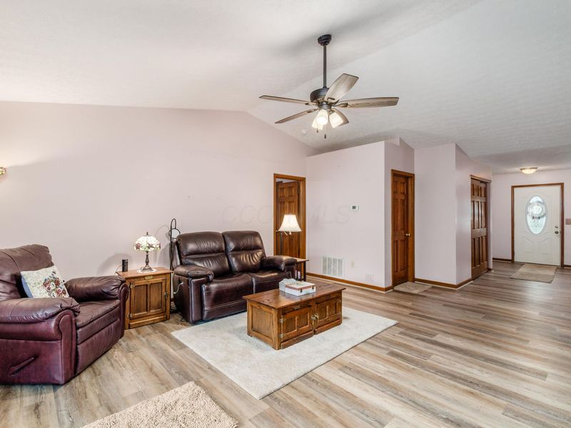864 Gulliver Drive, Columbus, OH 43207 Photo 4
