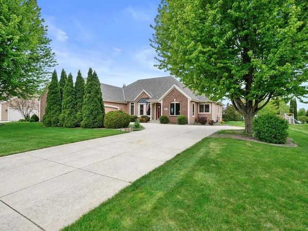 6065 Preston LANE, New Berlin, WI 53151