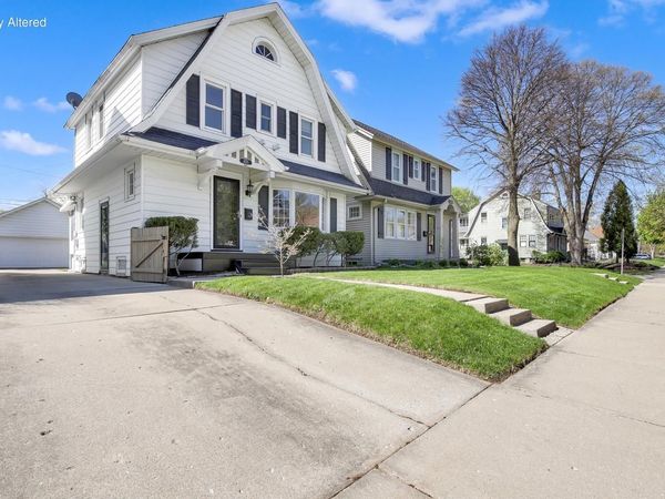 8229 Gridley AVENUE, Wauwatosa, WI 53213