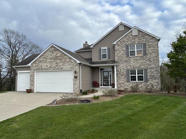 505 Acacia DRIVE, Grafton, WI 53024