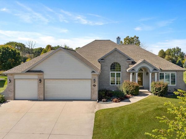 437 Emerald Hills DRIVE, Fredonia, WI 53021