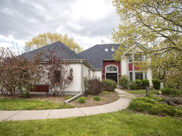 S69W32025 Whitetail Meadows DRIVE, Mukwonago, WI 53149