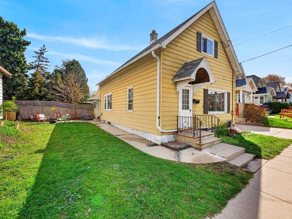 925 Lincoln AVENUE, Milwaukee, WI 53207
