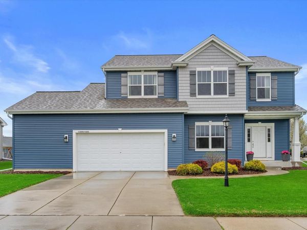 W204N16353 Jackson DRIVE, Jackson, WI 53037